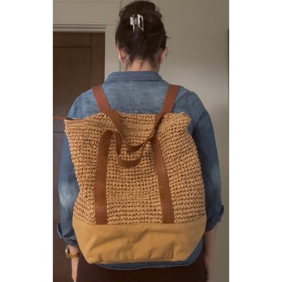 ROXY Beach Lover Woven Tan Tote Backpack Bag Medium Size Great Condition - Picture 3 of 8